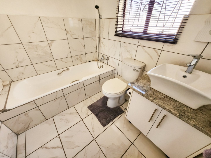 3 Bedroom Property for Sale in La Hoff North West